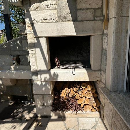 Romantic Stone- Studio Apartman Оміш Екстер'єр фото
