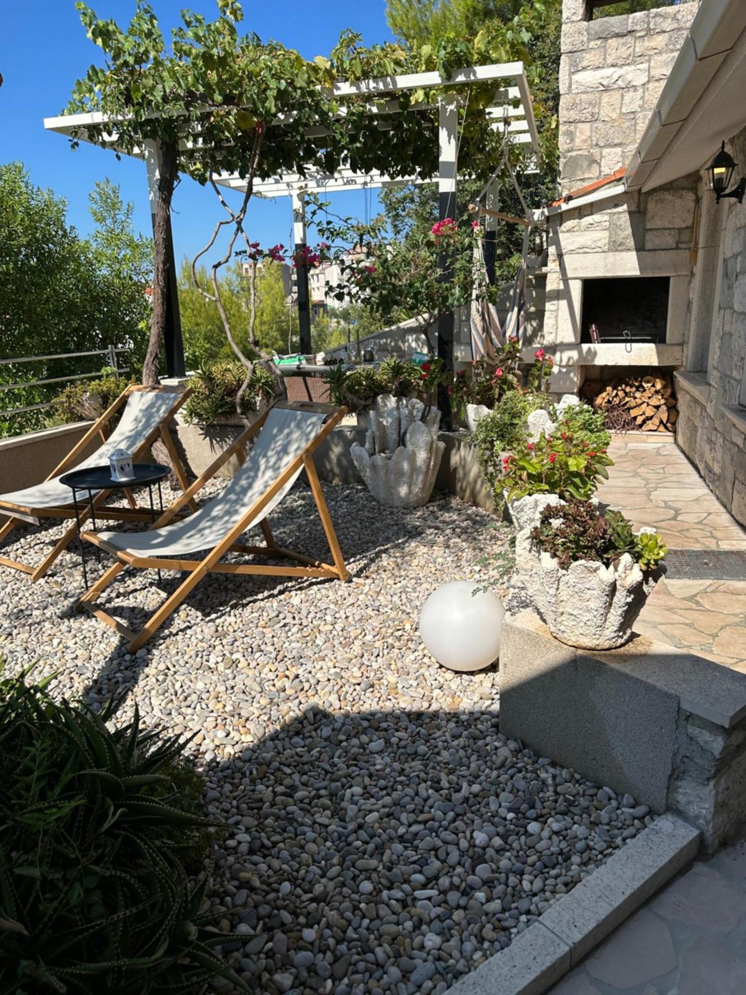 Romantic Stone- Studio Apartman Оміш Екстер'єр фото