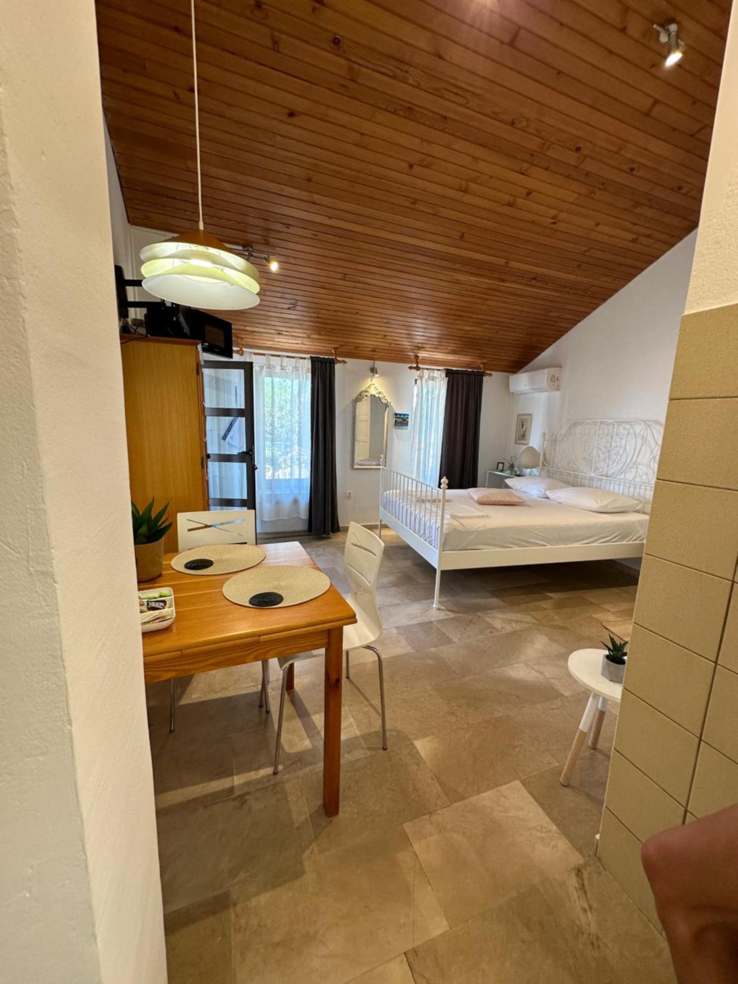 Romantic Stone- Studio Apartman Оміш Екстер'єр фото
