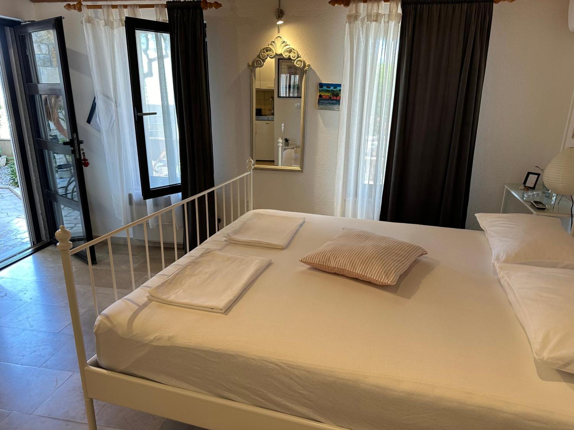Romantic Stone- Studio Apartman Оміш Екстер'єр фото